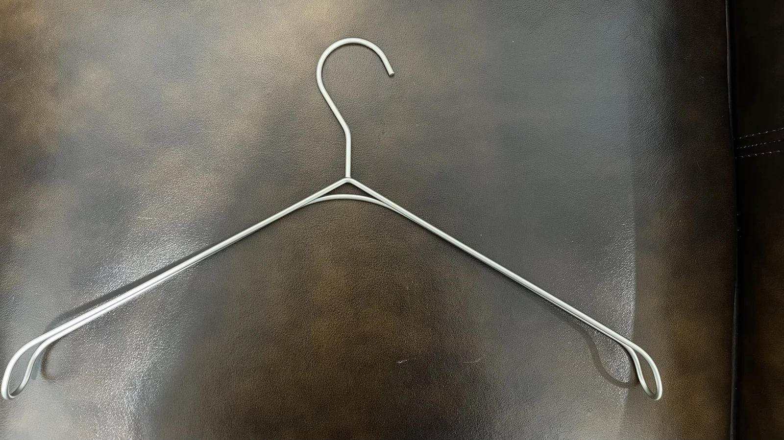 Fanan Display: Premium Pearl Nickel Double Wire Hanger for Retail